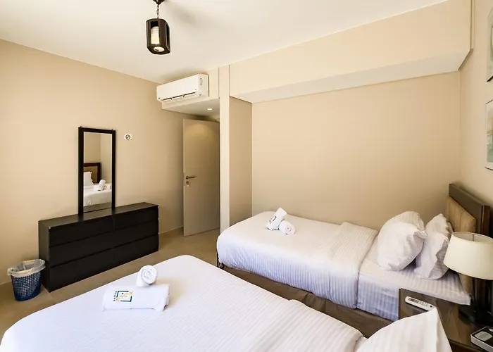 Staggering & Soothing 2 Bdr W Pool View Free Pool & Access Appartement *